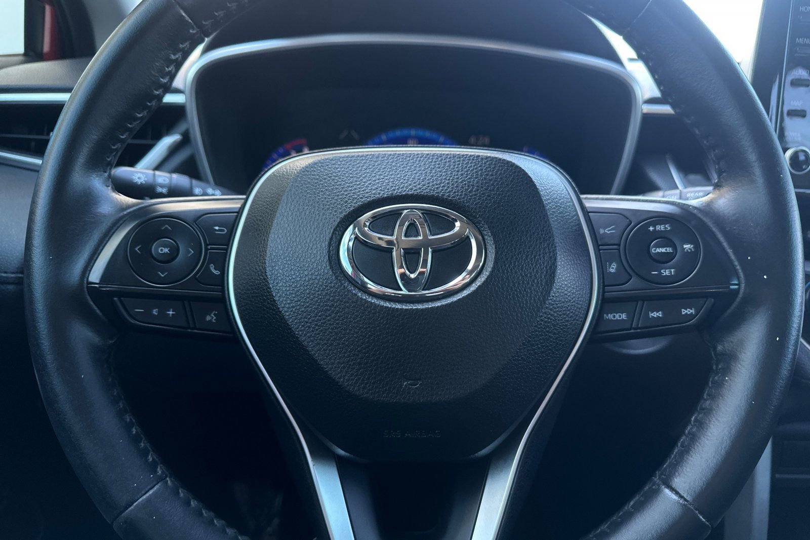 Used 2022 Toyota Corolla Cross XLE w/ Black Badges Package (TMS) FWD image 22