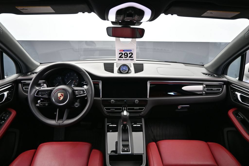 Used 2025 Porsche Macan AWD/4WD image 20
