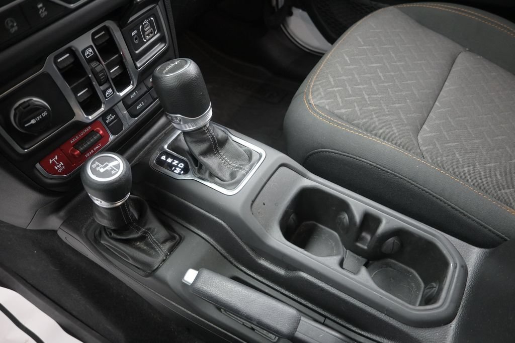 Used 2025 Jeep Gladiator Mojave w/ Convenience Group AWD/4WD image 14