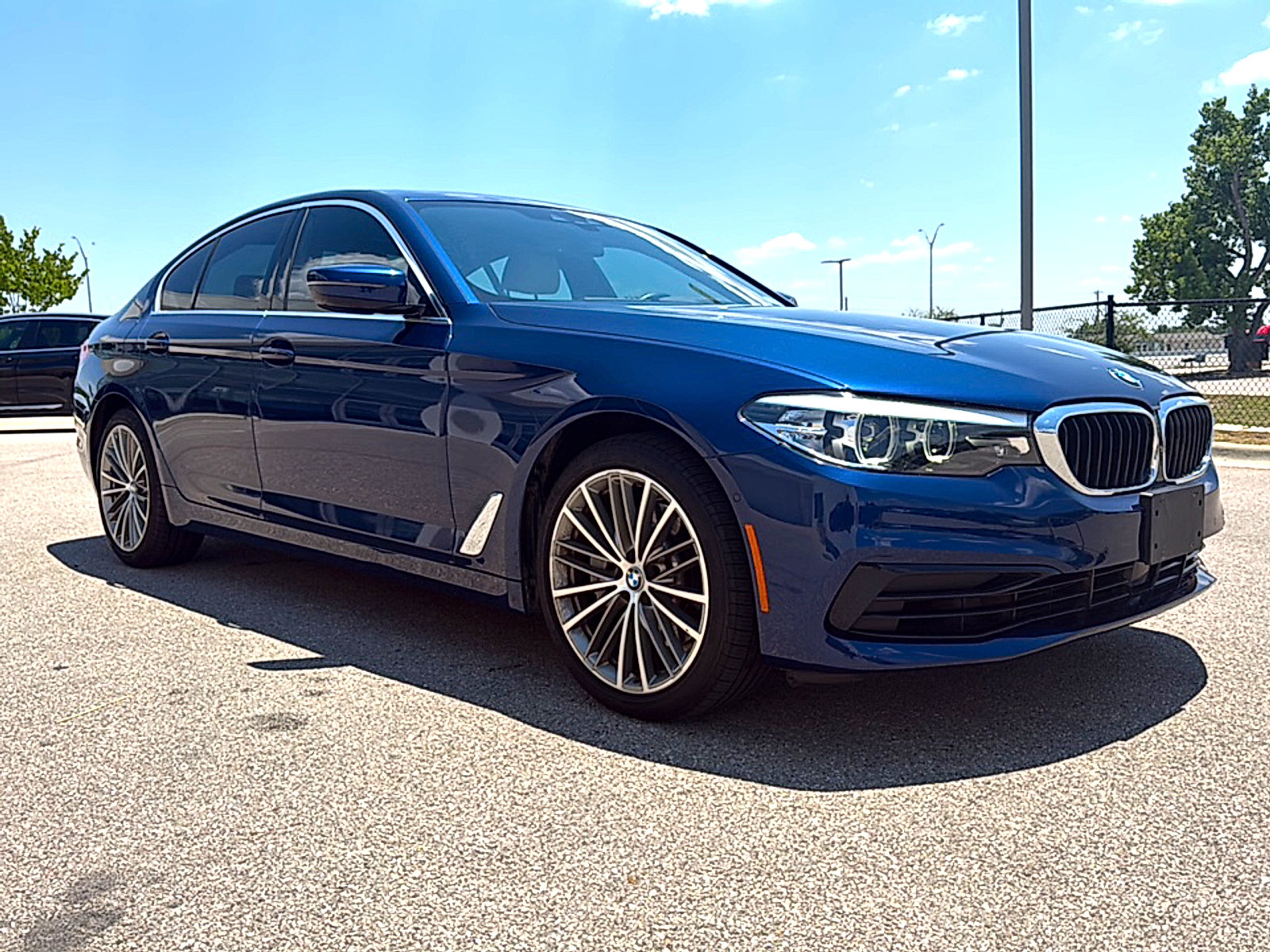 Used 2020 BMW 530i w/ Premium Package RWD image 3