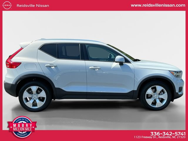Used 2022 Volvo XC40 T5 Momentum AWD/4WD image 7