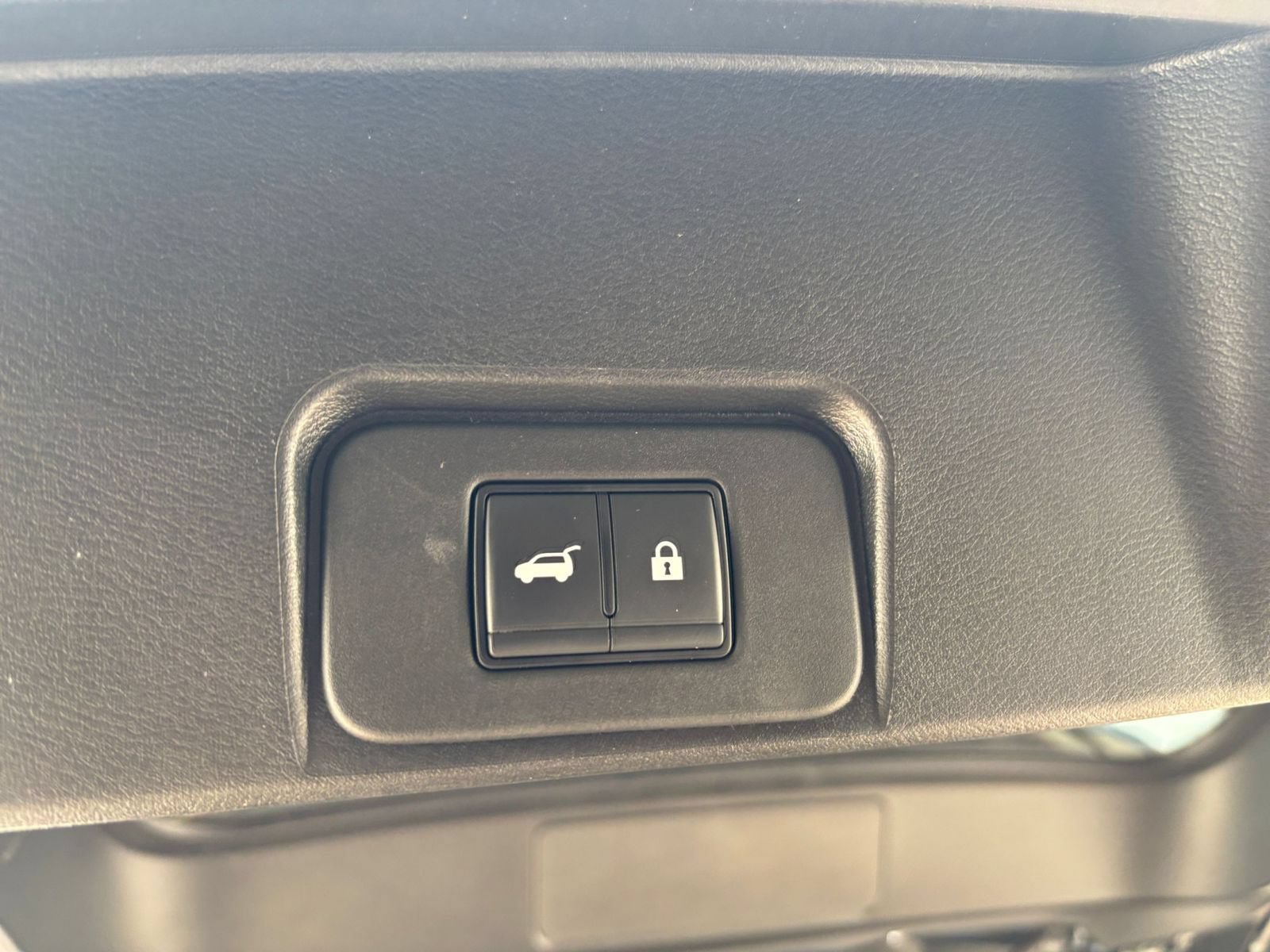 Used 2026 Nissan Rogue SL FWD image 19
