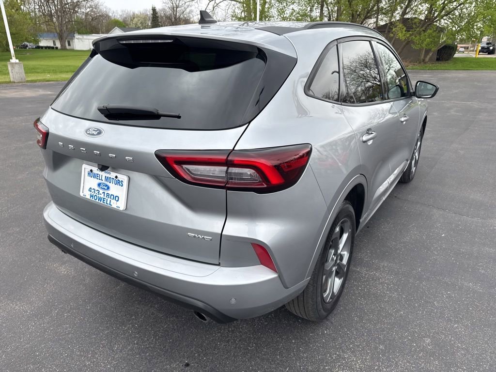 Used 2024 Ford Escape ST-Line w/ Tech Pack #1 AWD/4WD image 9