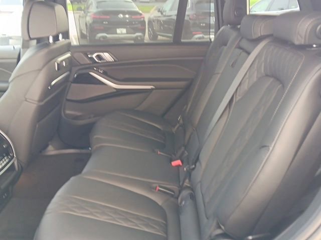 Used 2025 BMW X7 M60i image 11