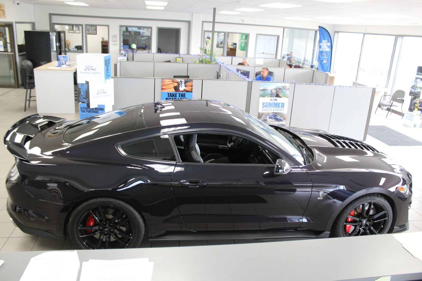 Used 2022 Ford Mustang Shelby GT500 w/ Technology Package RWD image 6