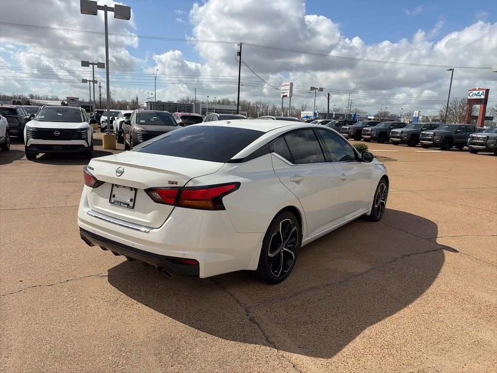Certified 2023 Nissan Altima 2.5 SR w/ SR Premium Package image 4