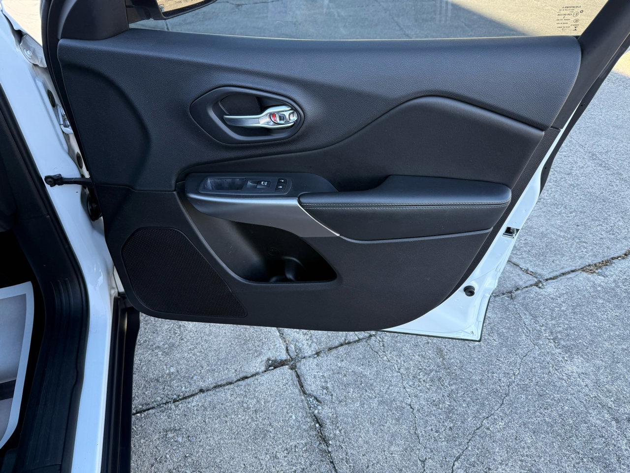 Used 2019 Jeep Cherokee Latitude Plus image 26