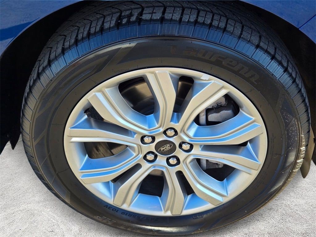 Used 2024 Ford Edge Titanium image 8