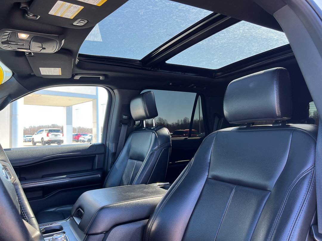 Used 2020 Ford Expedition XLT w/ Equipment Group 202A AWD/4WD image 27