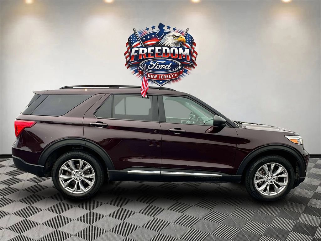 Used 2023 Ford Explorer XLT w/ Equipment Group 202A AWD/4WD image 4