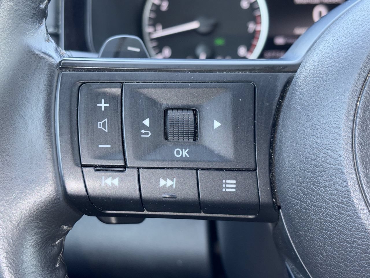 Certified 2025 Nissan Pathfinder SV AWD/4WD image 11
