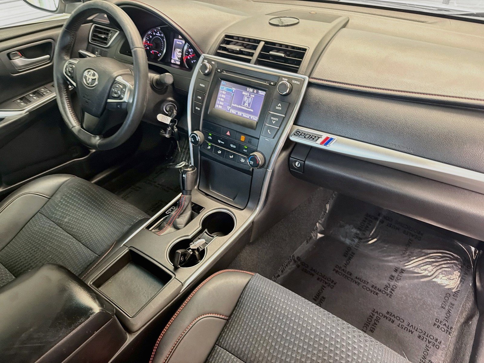 Used 2015 Toyota Camry SE FWD image 12