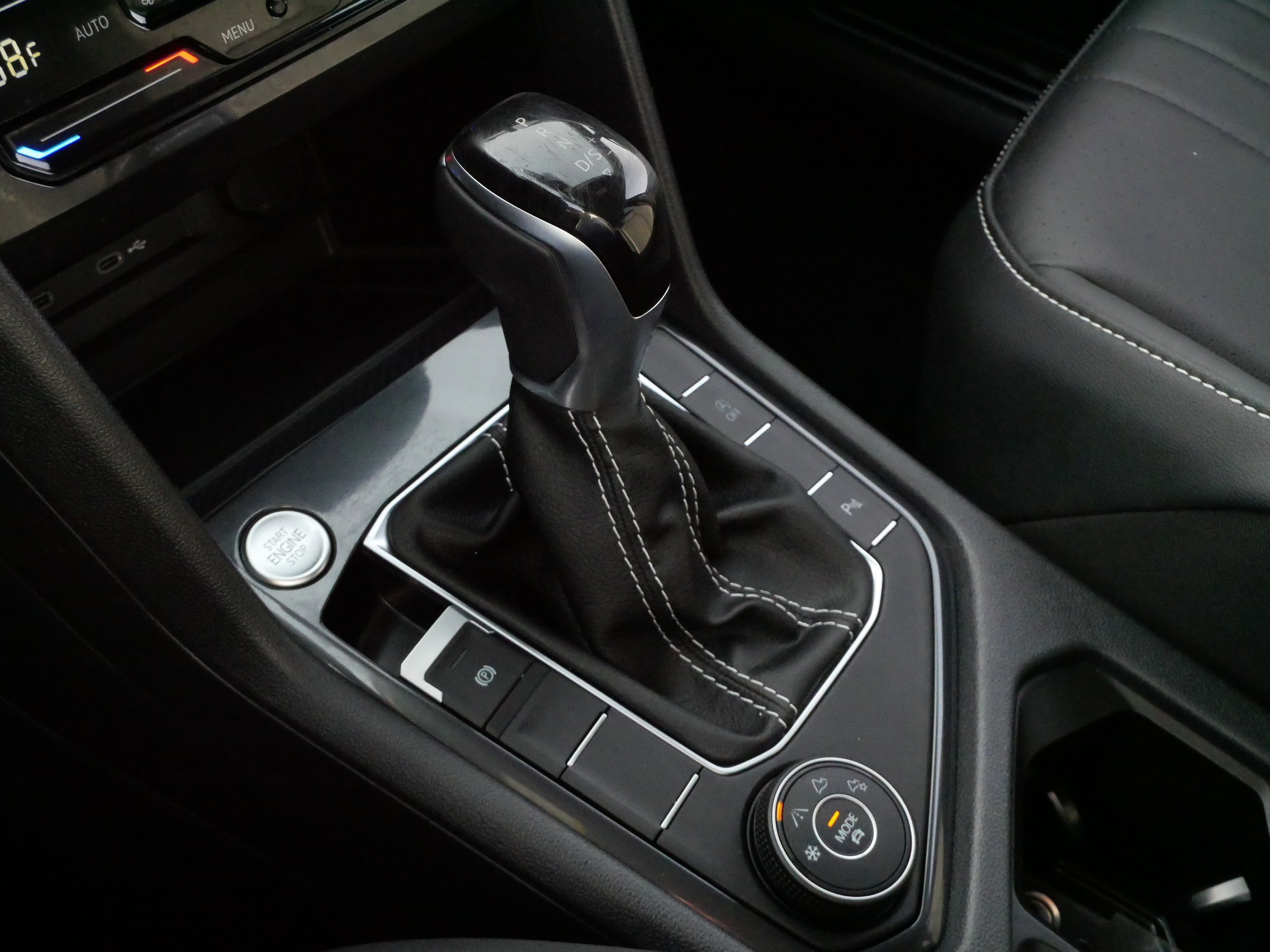 Certified 2024 Volkswagen Tiguan SE R-Line image 24