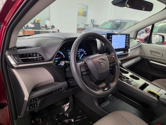 Used 2022 Toyota Sienna LE FWD image 12