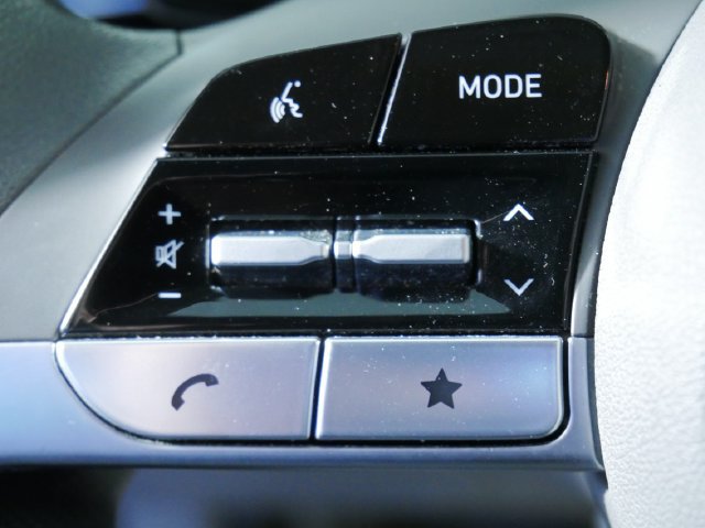 Used 2024 Hyundai Elantra SEL FWD image 23