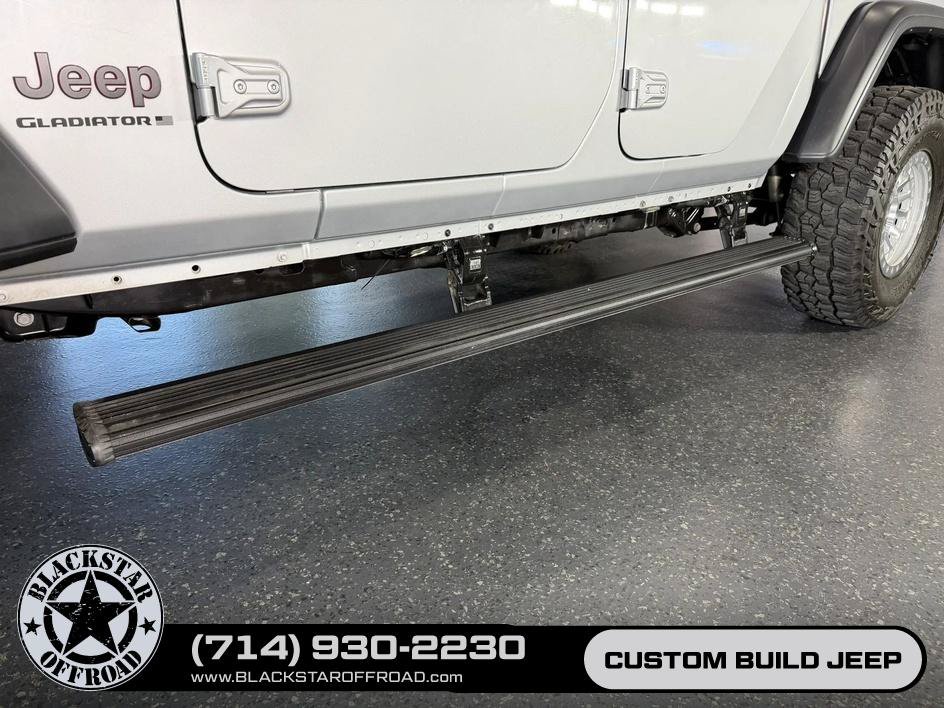 Used 2023 Jeep Gladiator Rubicon w/ Cold Weather Group AWD/4WD image 9