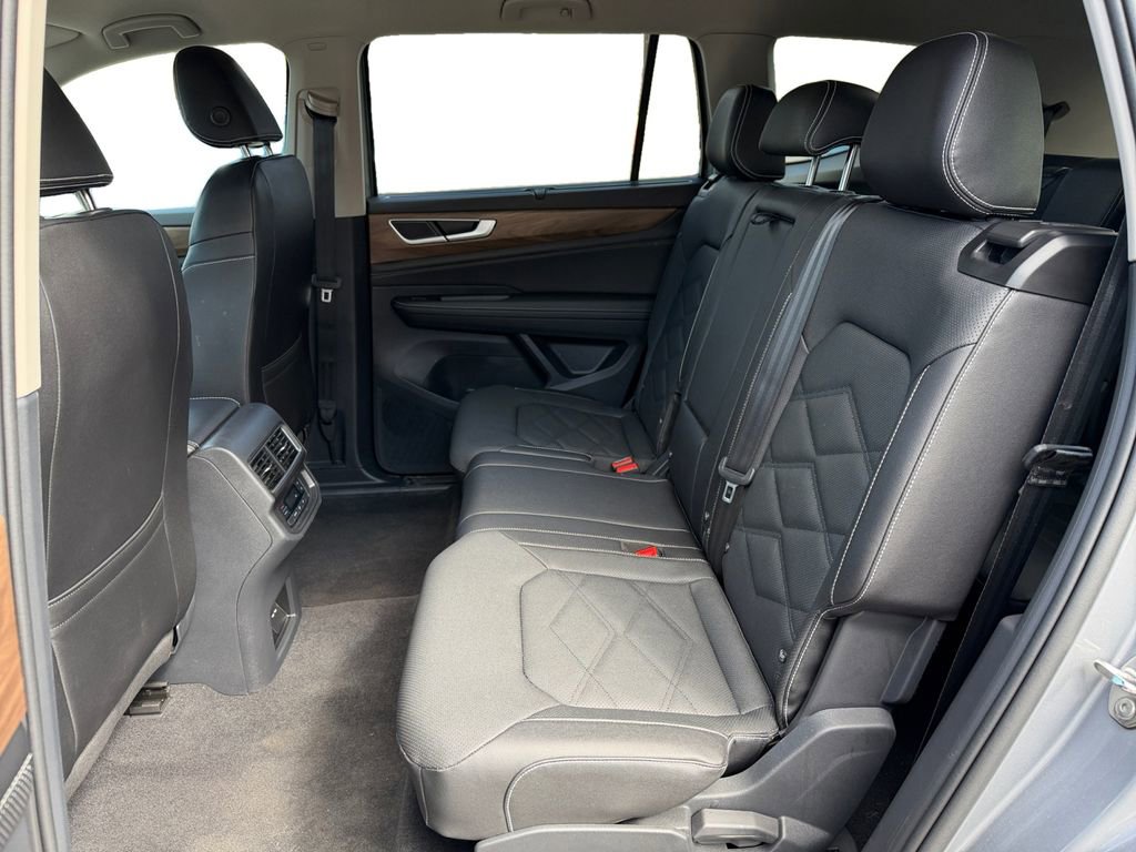 Used 2025 Volkswagen Atlas SE image 14