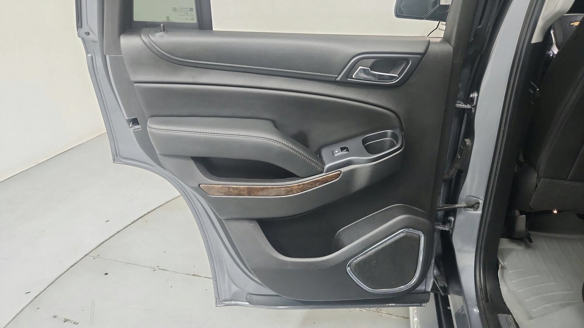 Used 2018 Chevrolet Tahoe LT w/ LT Signature Package AWD/4WD image 23