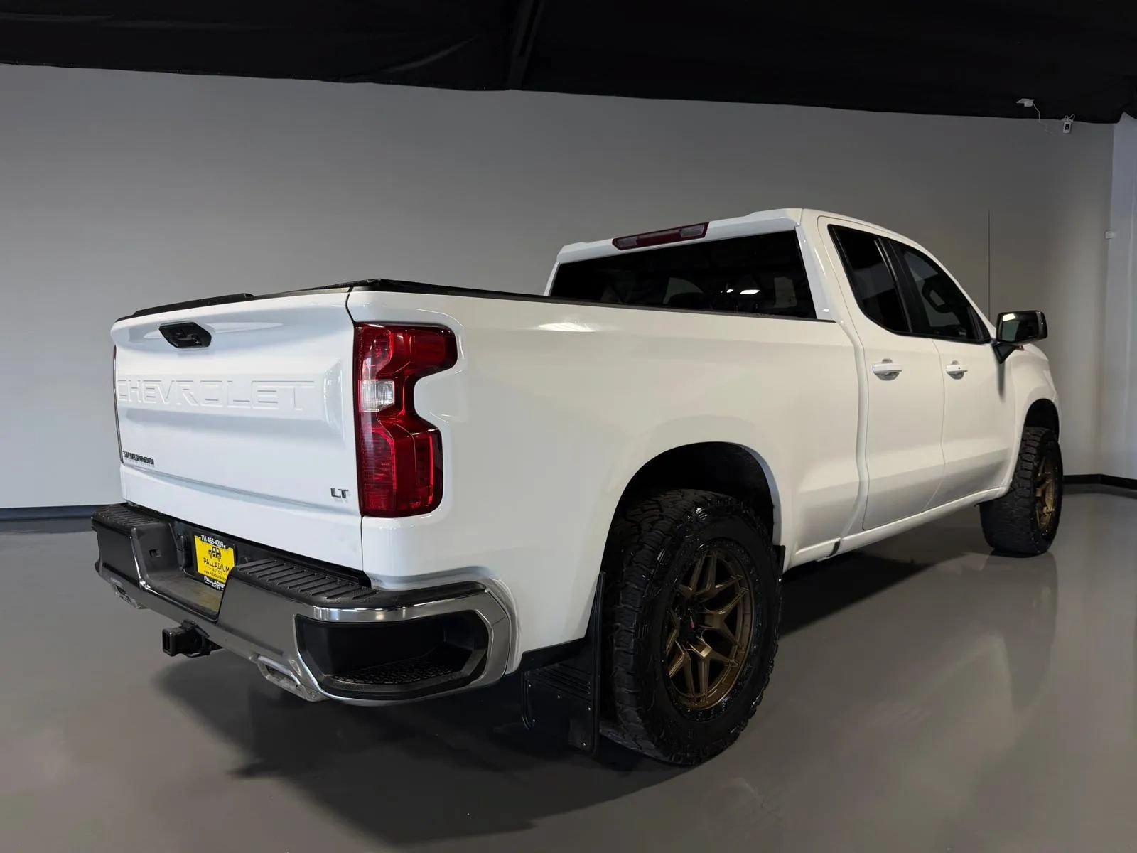 Used 2022 Chevrolet Silverado 1500 LT AWD/4WD image 4