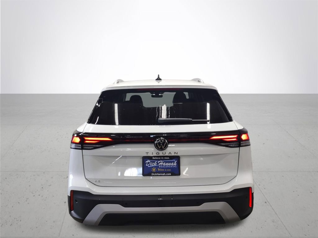 New 2025 Volkswagen Tiguan SE image 11