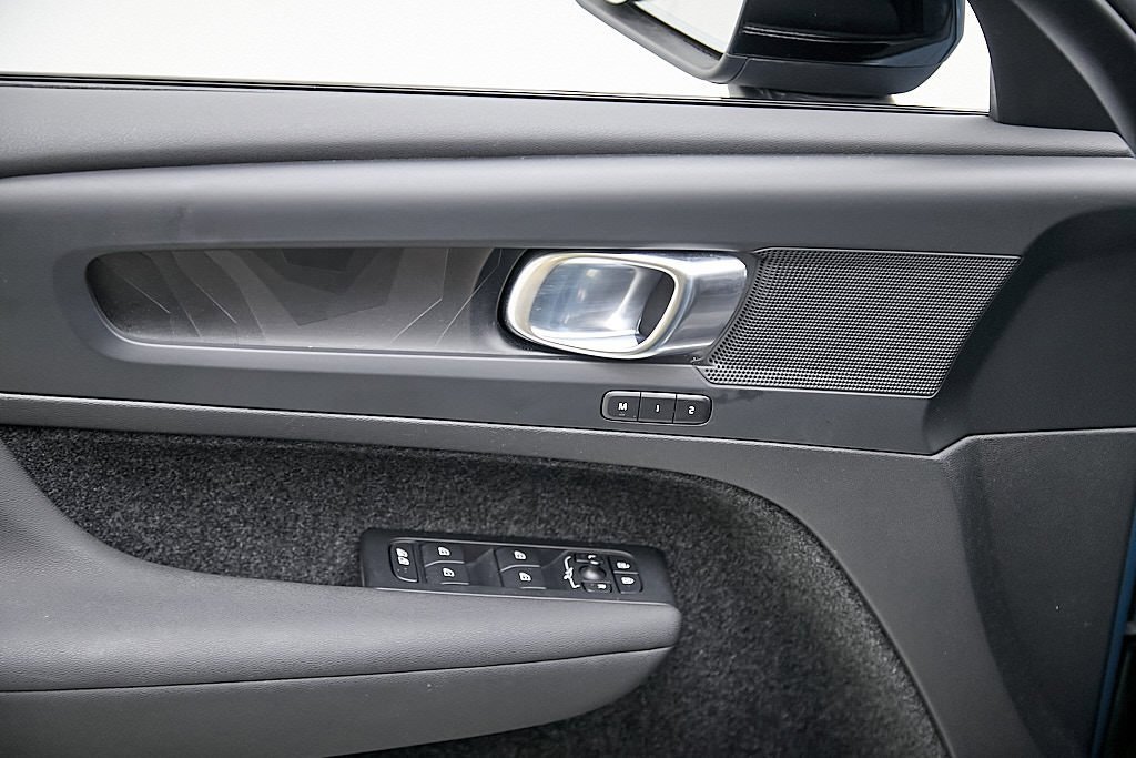 Certified 2023 Volvo C40 Recharge Core w/ Climate Package image 11