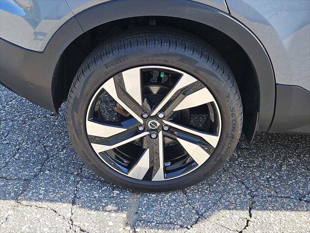 Used 2024 Volvo XC90 B5 Plus w/ Protection Package Premier AWD/4WD image 8
