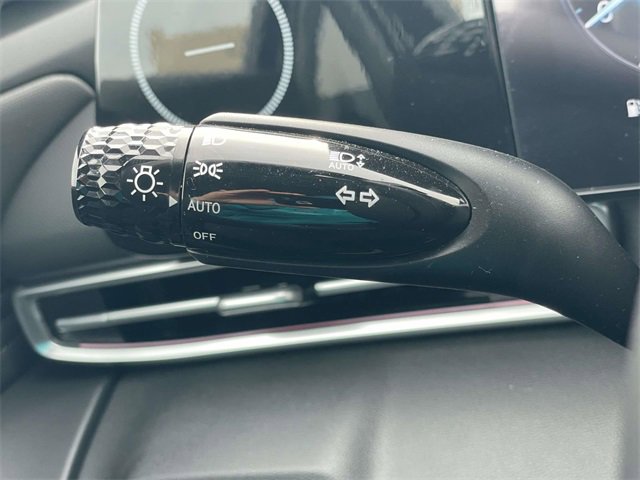 Certified 2025 Hyundai Elantra SEL image 17