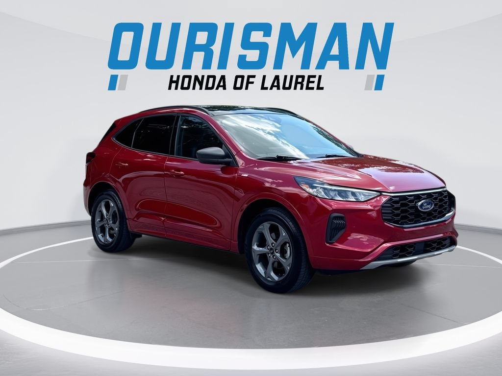 Used 2023 Ford Escape ST-Line w/ Tech Pack #1 AWD/4WD image 2