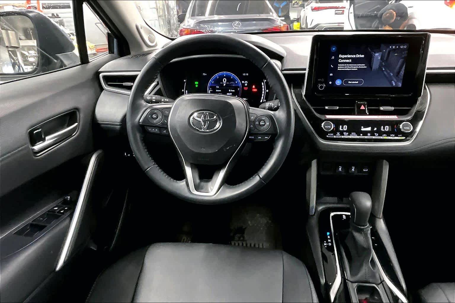 Used 2024 Toyota Corolla Cross XLE w/ Convenience Package FWD image 5