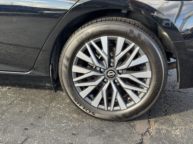 Used 2025 Nissan Altima 2.5 SV image 10