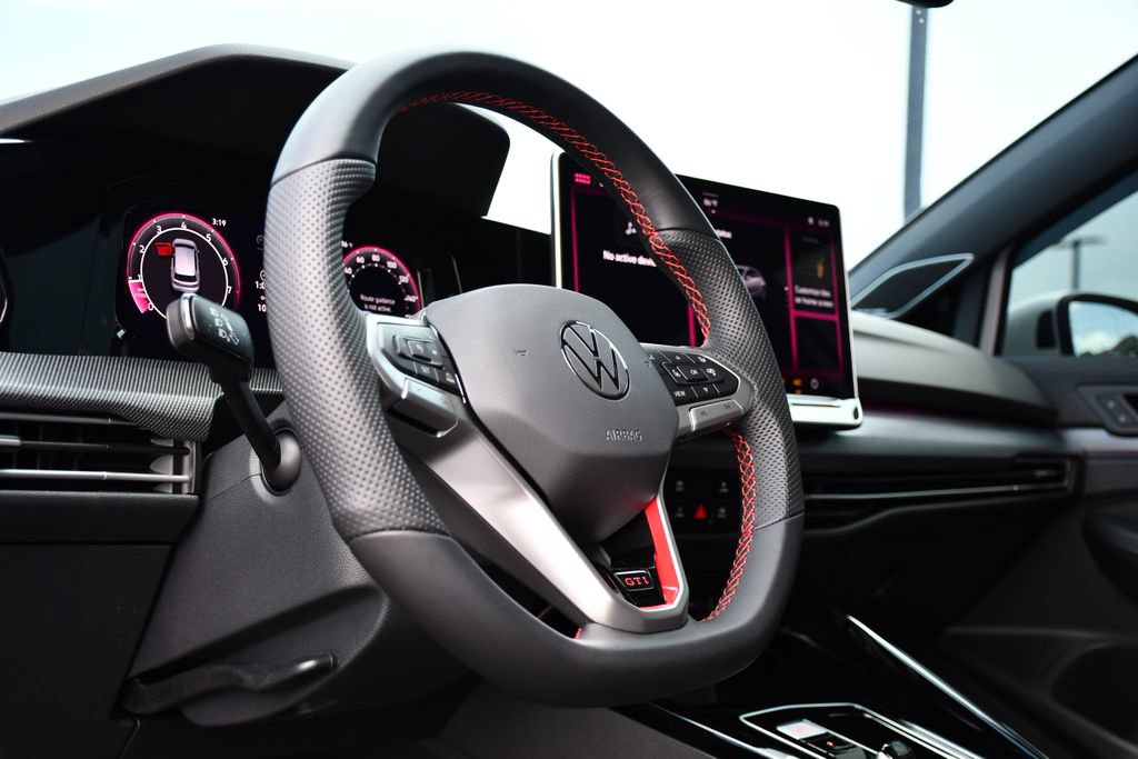 Used 2025 Volkswagen GTI SE FWD image 23