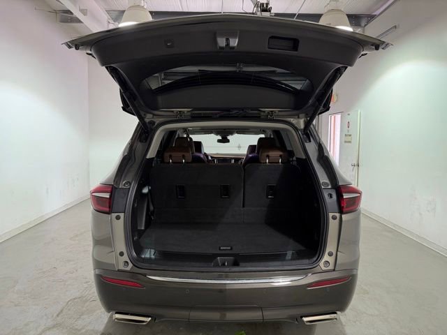Used 2018 Buick Enclave Avenir w/ Avenir Technology Package FWD image 8