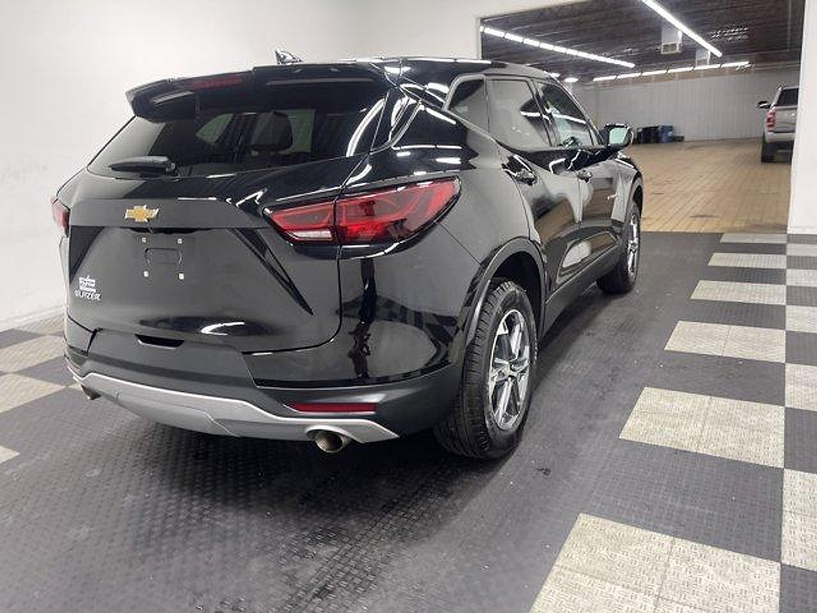Used 2025 Chevrolet Equinox LT w/ Convenience Package II FWD image 4