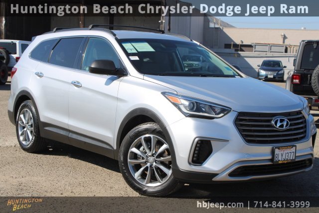 Used 2018 Hyundai Santa Fe SE image 1