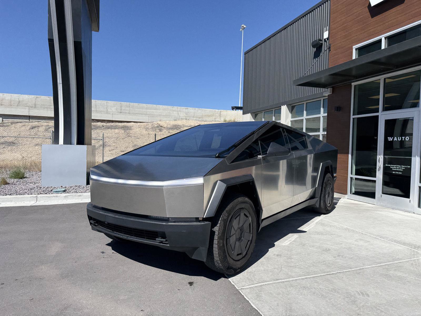 Used 2024 Tesla Cybertruck AWD Crew Cab image 4