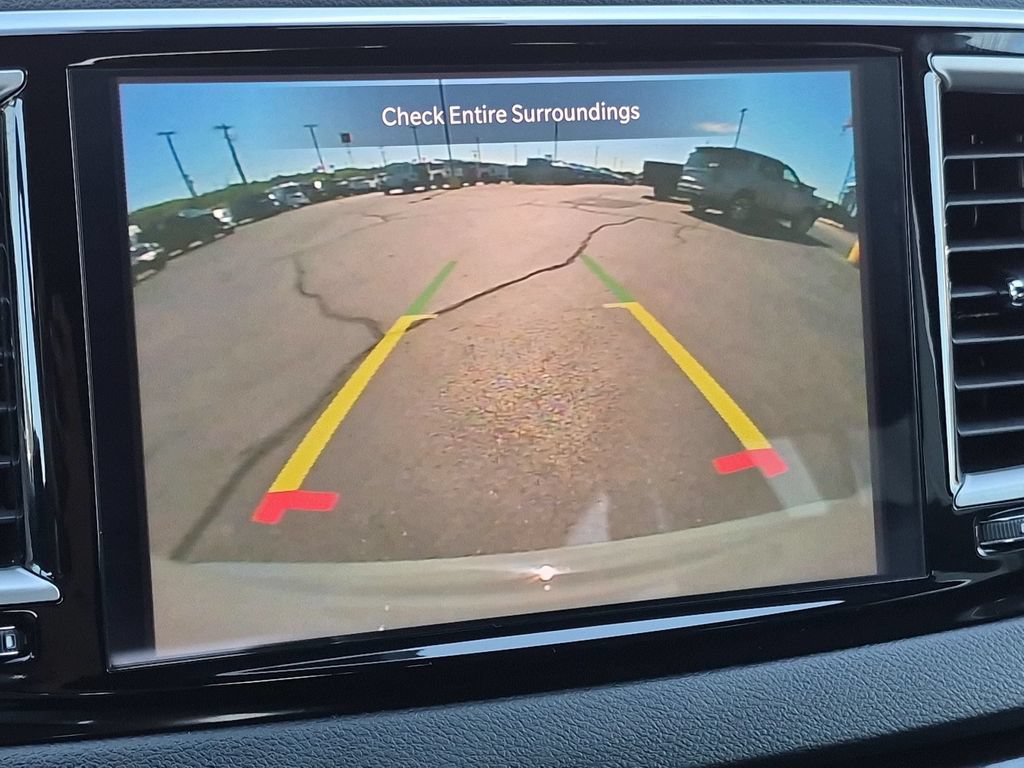 Used 2025 Chrysler Pacifica Select FWD image 24