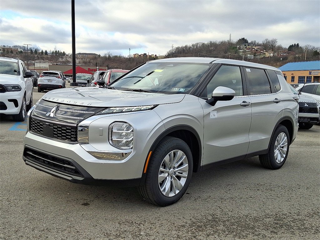 New 2026 Mitsubishi Outlander ES image 2