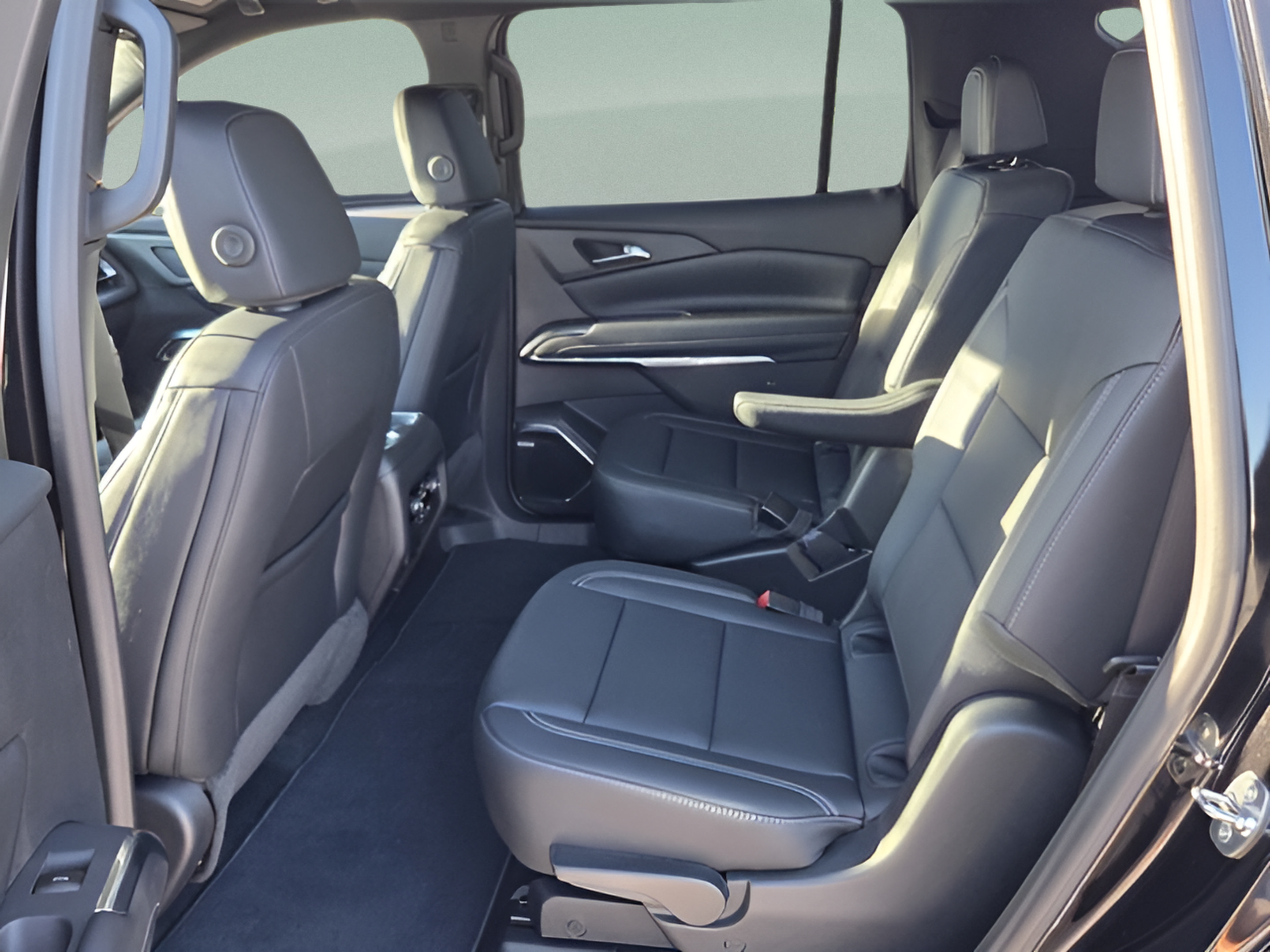 New 2027 Chevrolet Traverse LT w/ Enhanced Driving Package FWD image 11