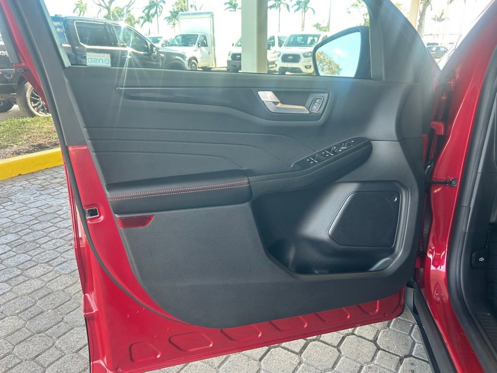 Used 2025 Ford Escape ST-Line w/ Equipment Group 301A image 37