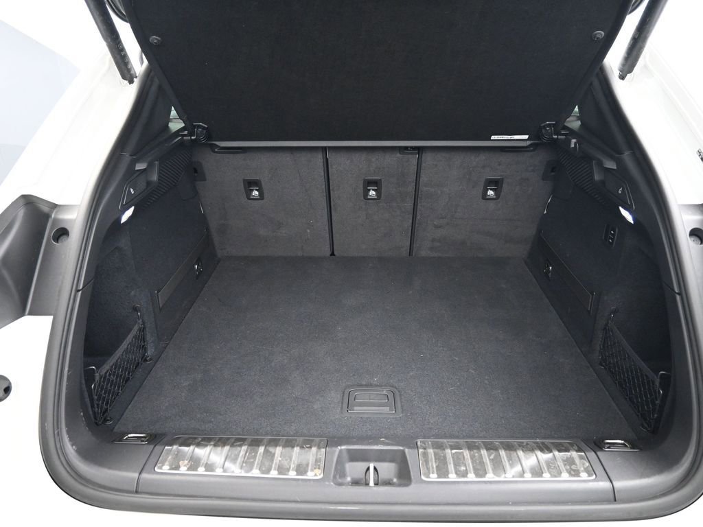 Certified 2025 Porsche Macan Electric image 26
