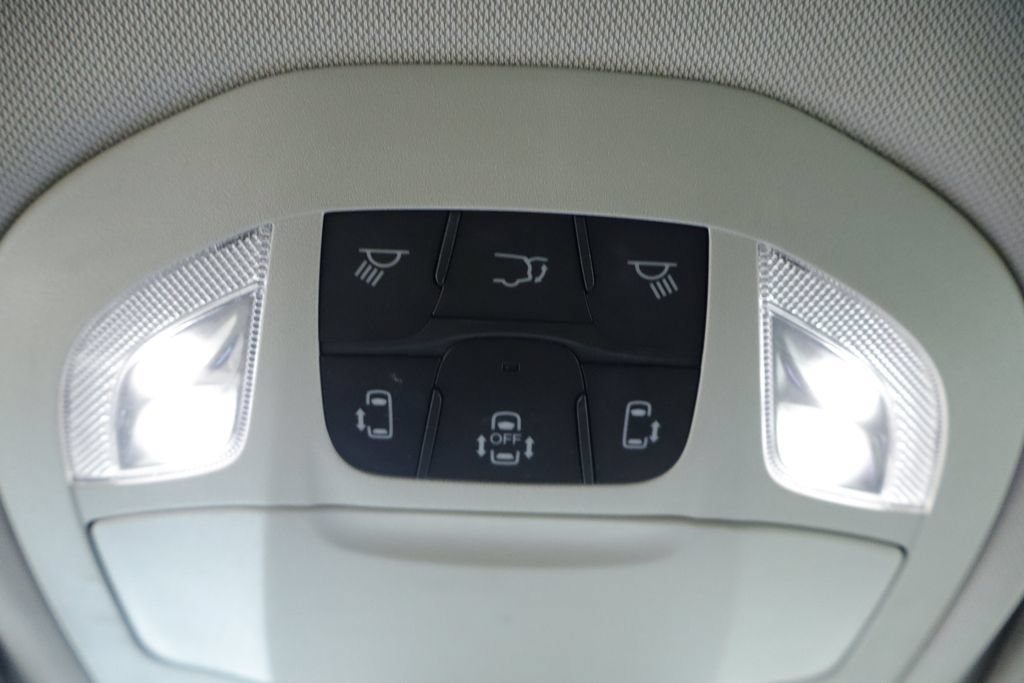 Certified 2023 Chrysler Pacifica Touring-L FWD image 34
