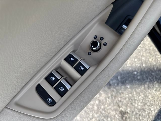 Used 2019 Audi A4 2.0T Premium image 11