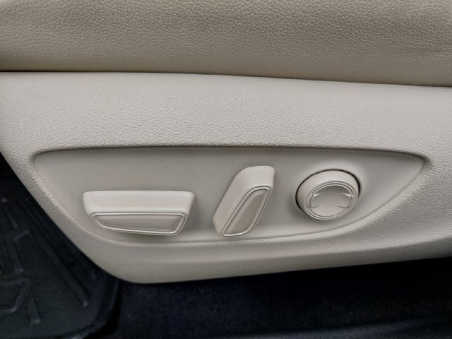 Used 2023 Toyota Highlander Limited FWD image 21