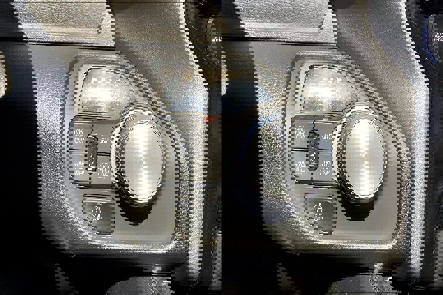 Used 2025 RAM 1500 Laramie w/ Laramie Southwest Edition AWD/4WD image 35