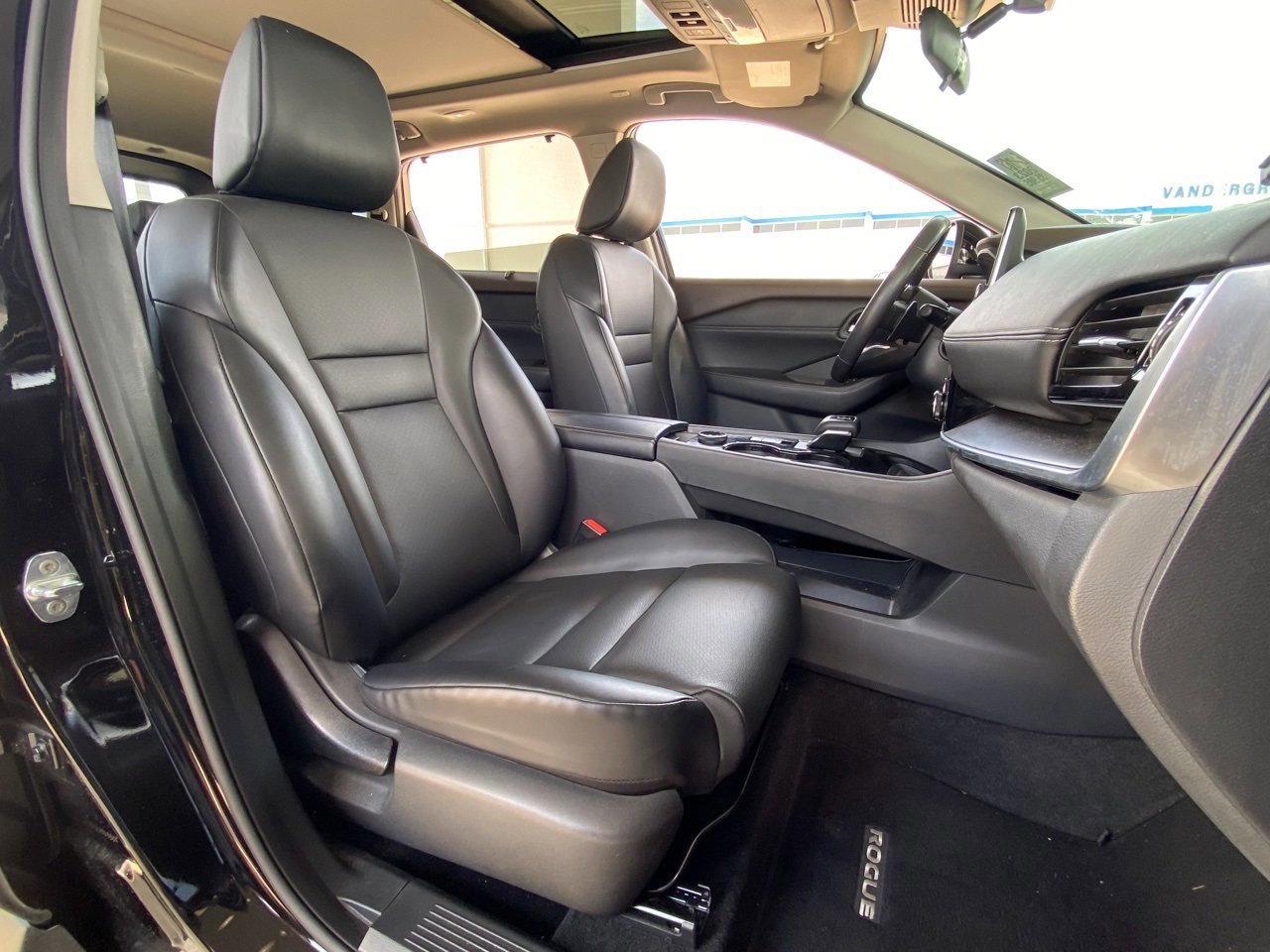 Used 2023 Nissan Rogue SV w/ SV Premium Package image 26