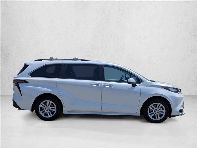 Used 2023 Toyota Sienna XLE w/ XLE Plus Package FWD image 4