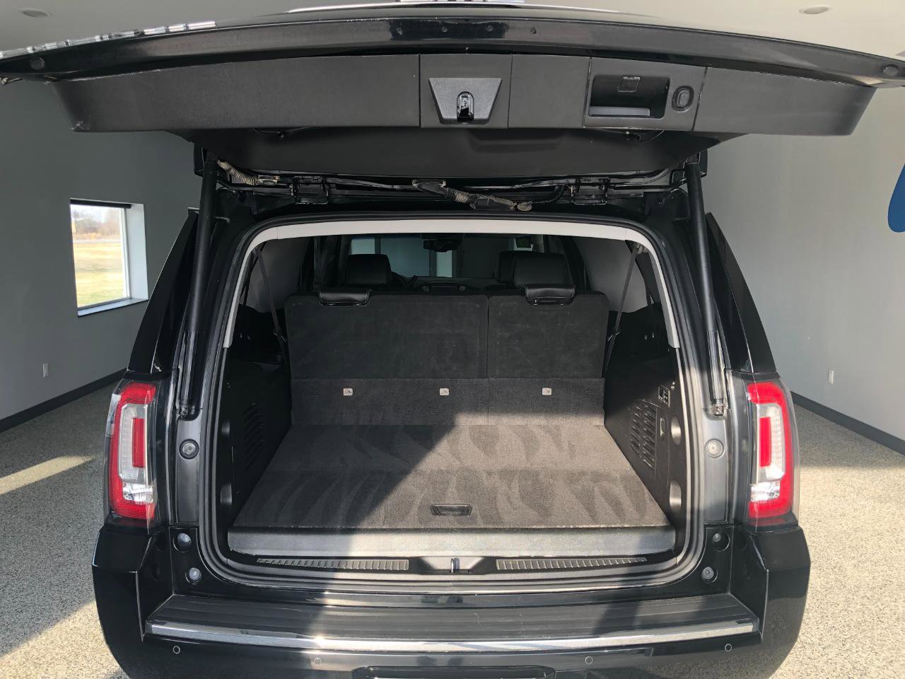 Used 2016 GMC Yukon XL Denali w/ Open Road Package AWD/4WD image 9