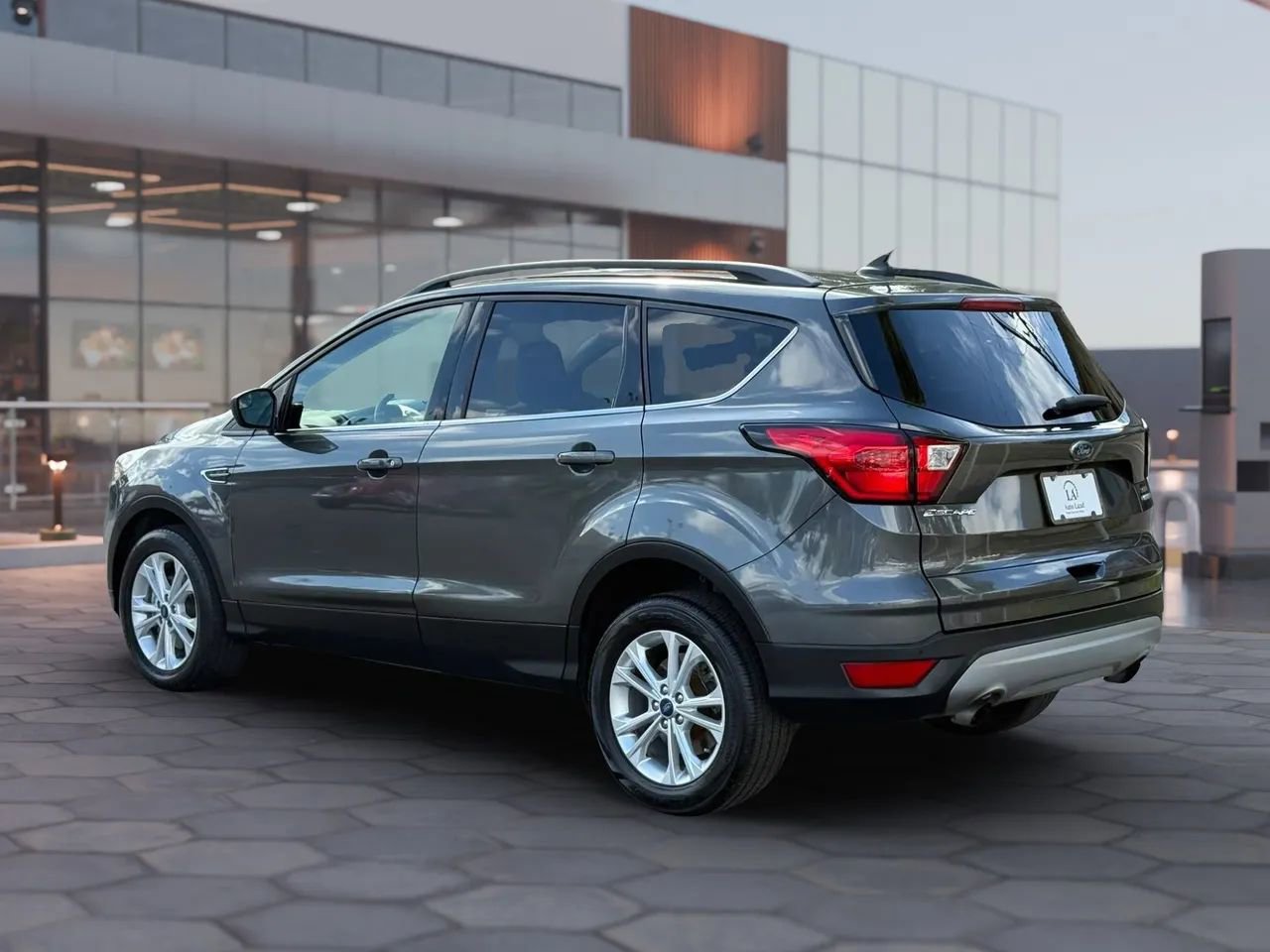 Used 2019 Ford Escape SEL AWD/4WD image 4