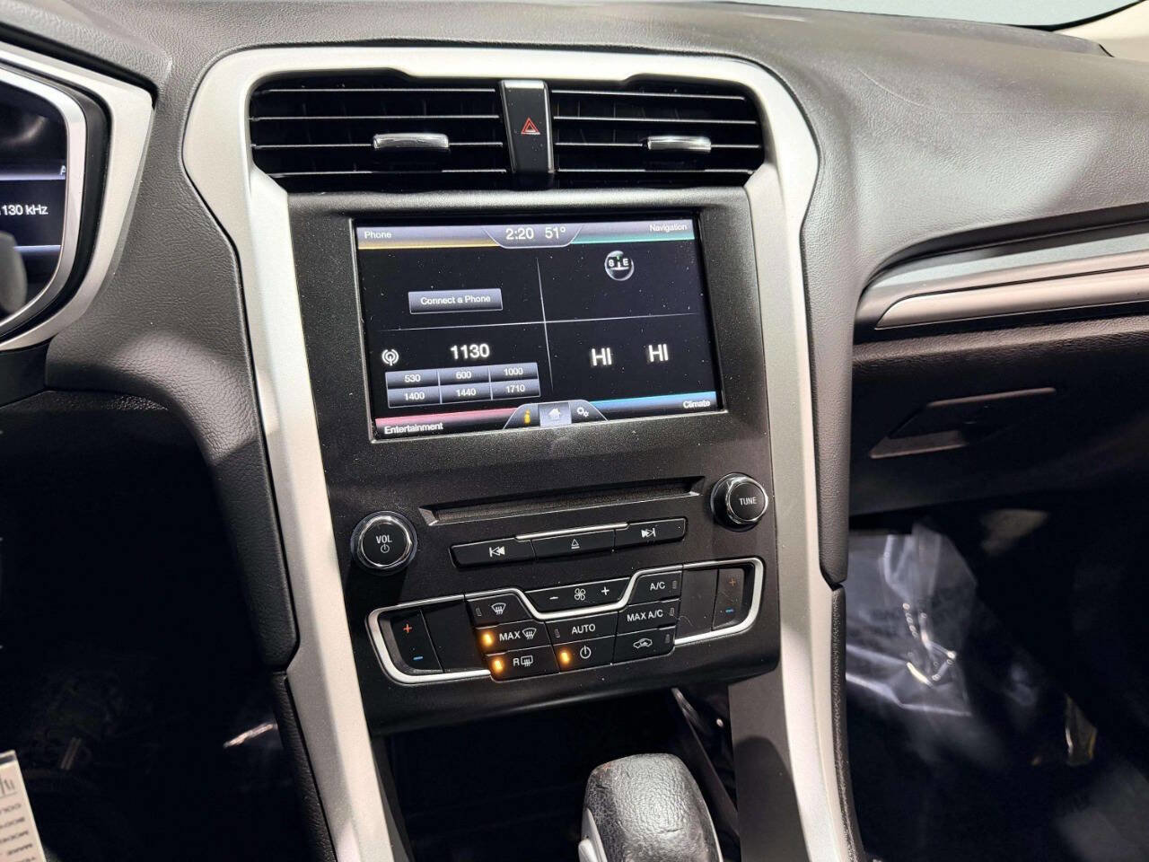 Used 2016 Ford Fusion SE FWD image 36