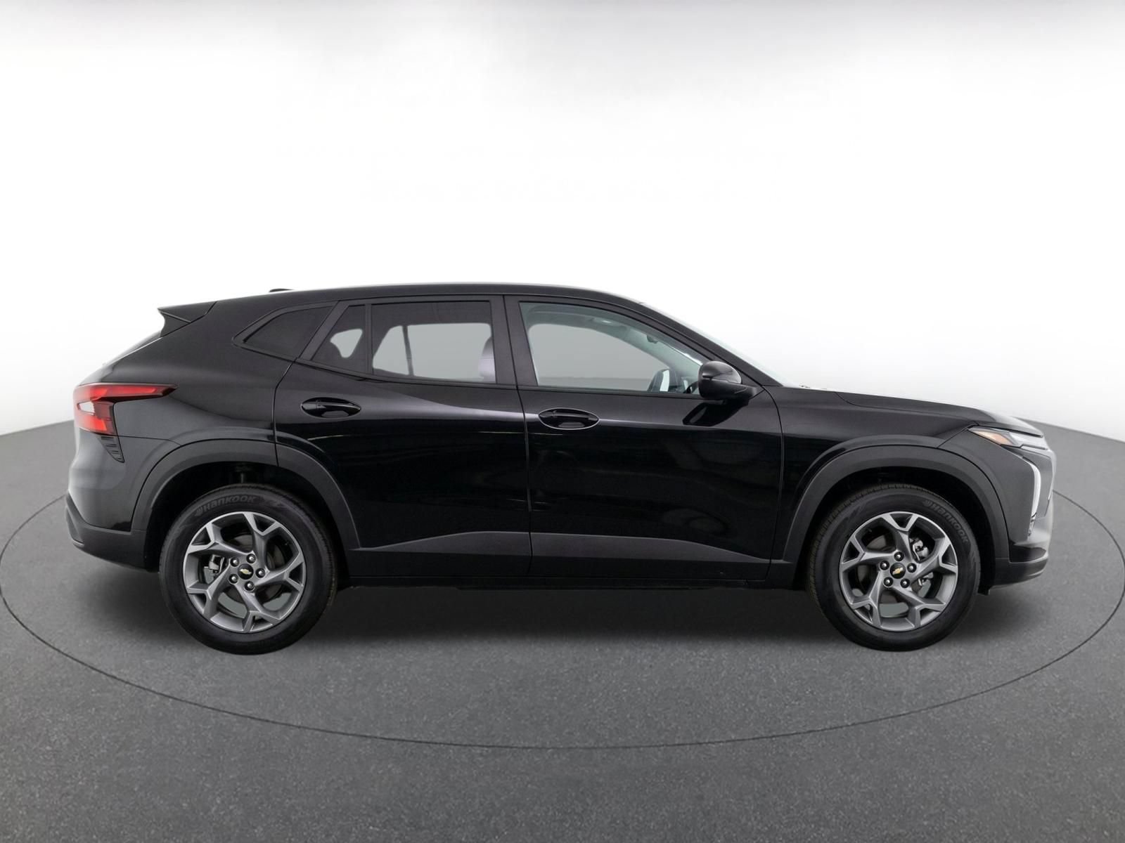 Used 2025 Chevrolet Trax LT w/ LT Convenience Package FWD image 10